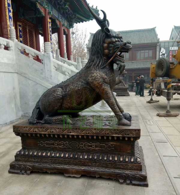 居宗教廟堂之高，擇黃銅麒麟雕塑守業(yè)