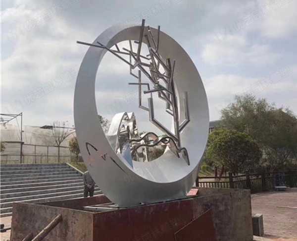 不銹鋼雕塑廠家分析不銹鋼雕塑生銹了怎么辦？